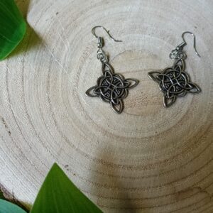 Pendientes Nudo de Bruja Color Plateado