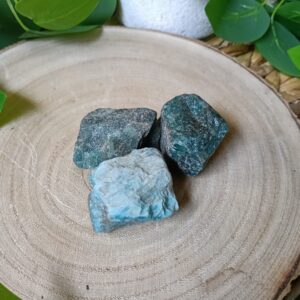 Piedra Mineral Apatita Azul en Bruto