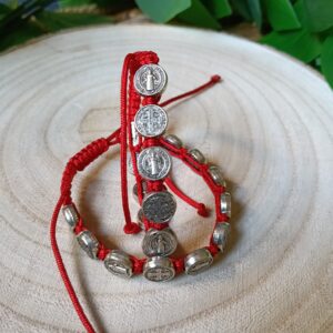 Pulsera San Benito Hilo Rojo Medallas Plateadas Ajustable